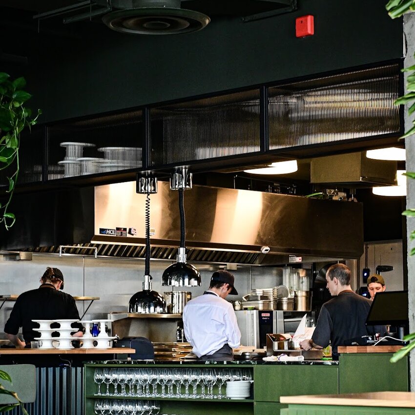 Annette Bar &agrave; Vin - Restaurants pr&egrave;s de: H2H2B3