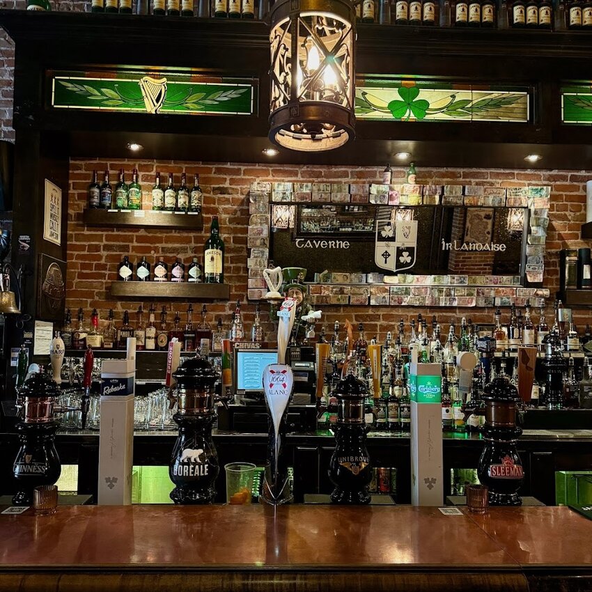 Le Tr&egrave;fle Pub Irlandaise - Restaurants pr&egrave;s de: G9A2K7