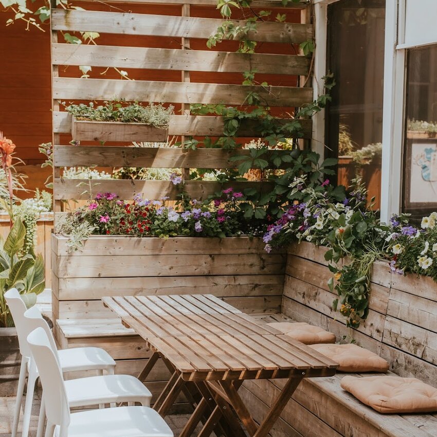 Autour de la Table - Restaurants pr&egrave;s de: J3B1J2