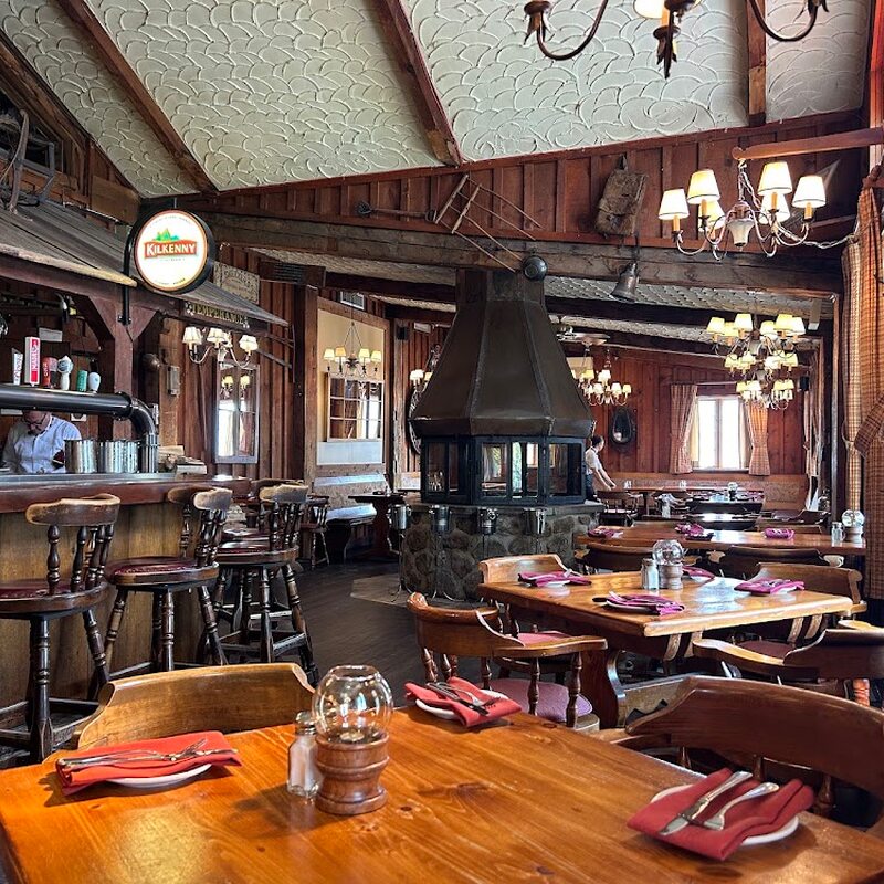 Mon Village Restaurant - Restaurants in Montreal