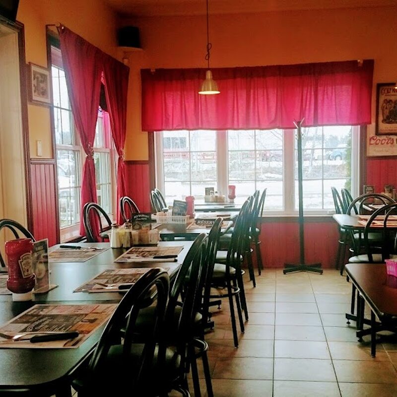 Restaurant Chez Papie - Wheelchair Accessible Entrance Restaurants in Magog