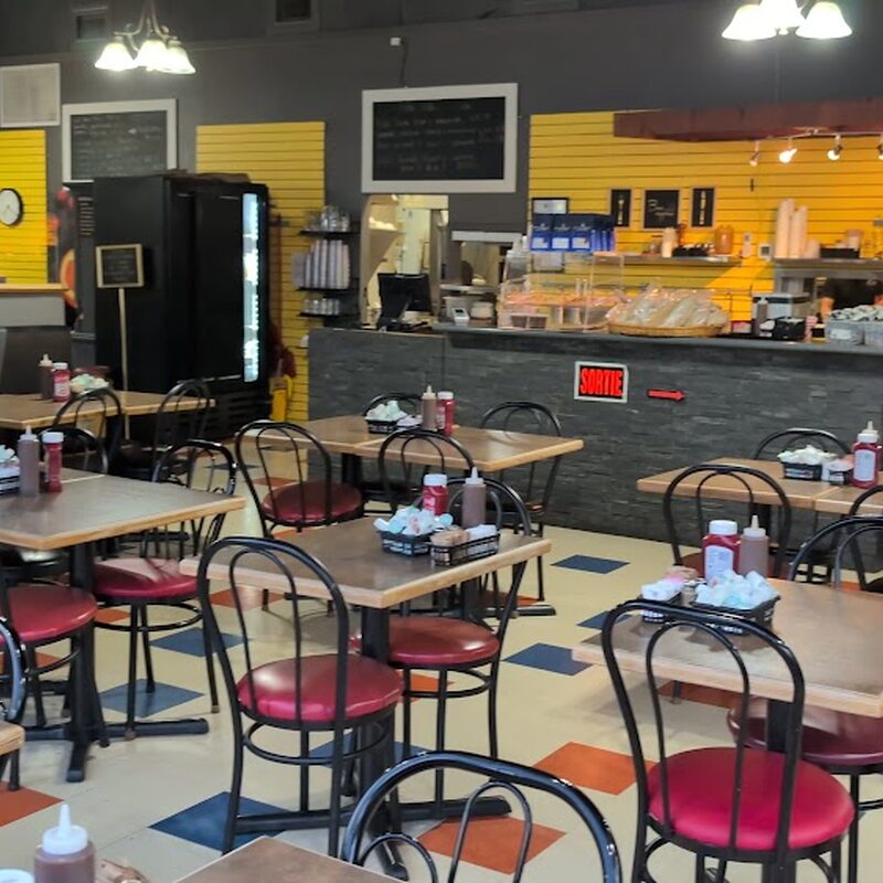 La Mie D'Orford - Wheelchair Accessible Entrance Restaurants in Magog