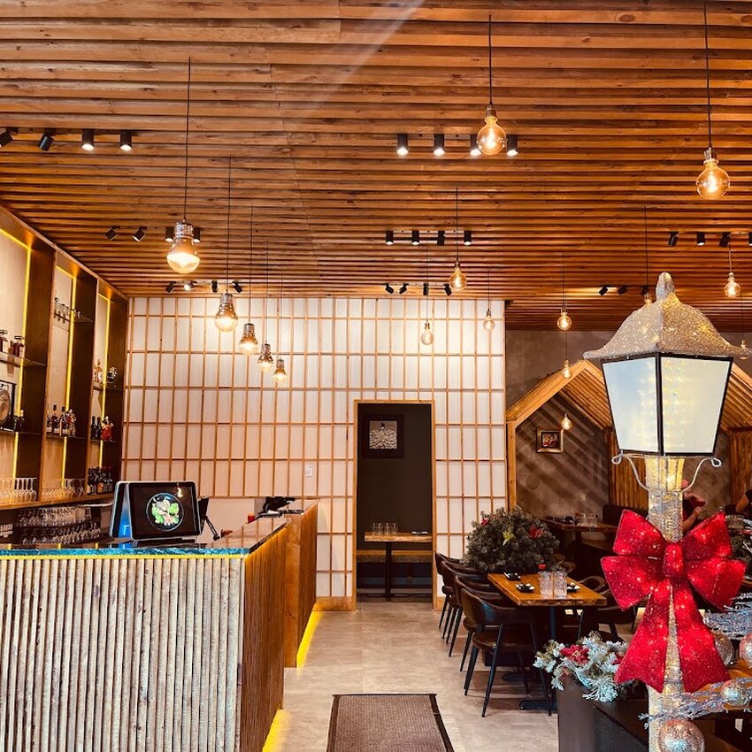 Fujiyama Sushi - Restaurants près de: J2G2T5