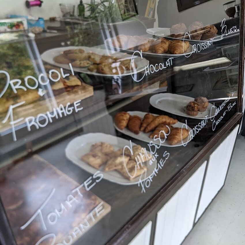 Caf&eacute; Greenwood -  Restaurants Near: H9R3J9