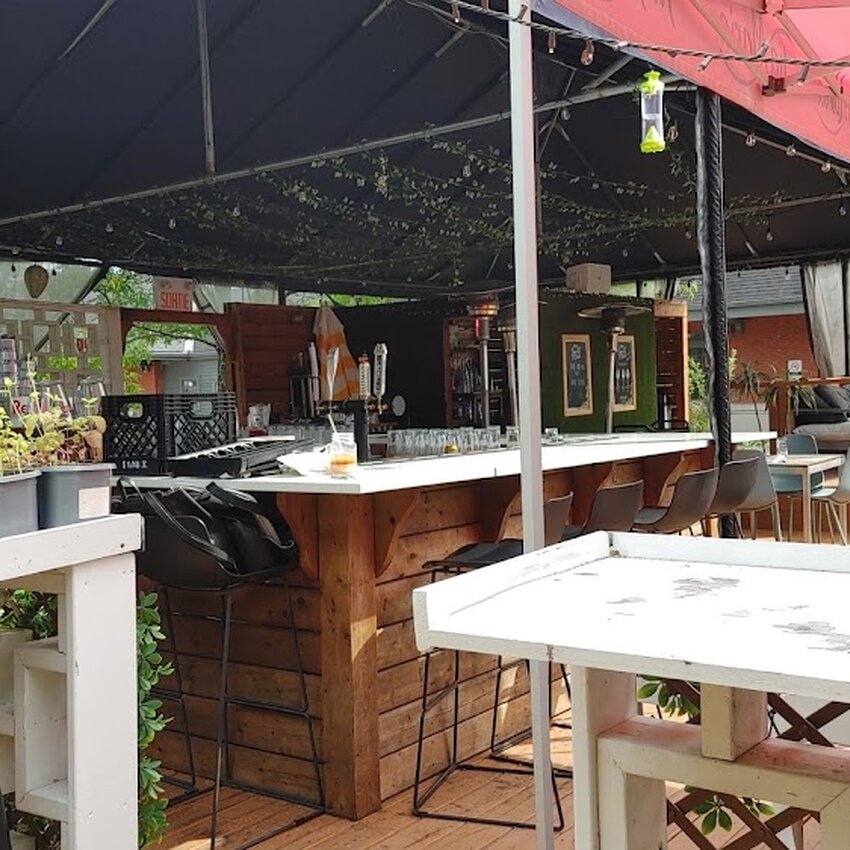 Ilo Resto Terrasse - Restaurants pr&egrave;s de: J1J2Z2