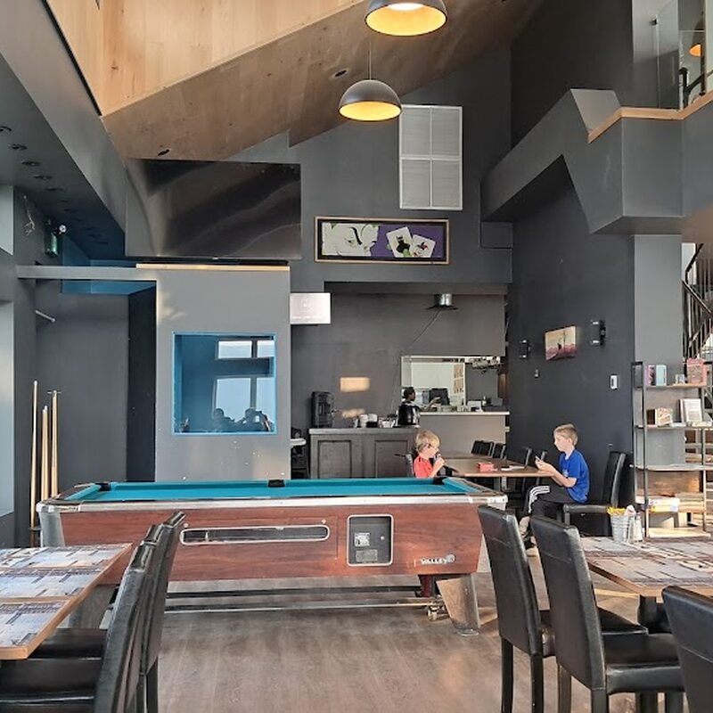 L'&Eacute;tale - Restaurant & Microbrasserie - Pub Food in L'Isle-aux-Coudres