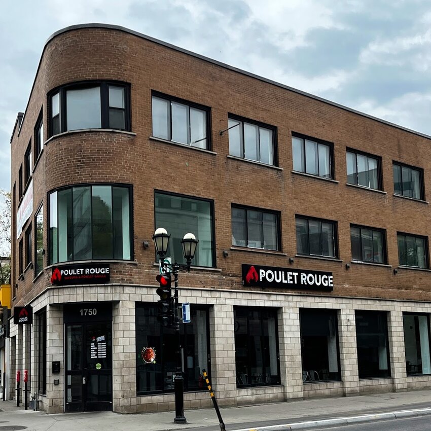 Poulet Rouge - Poutine, Pizza Restaurants Near: H2V4E7