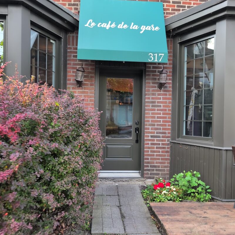 Café de la Gare Saint-Lambert - Takeout Available Restaurants in Saint-Lambert