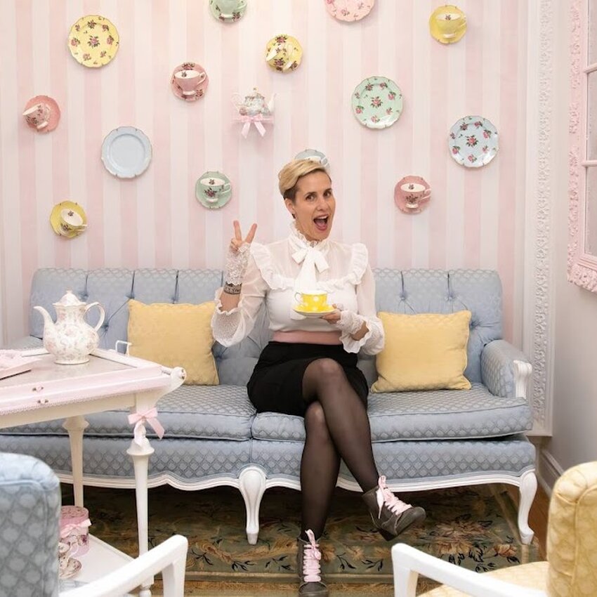 Lady Porcelaine - Tea, Poutine, Syrian Restaurants Near: H2V4E4