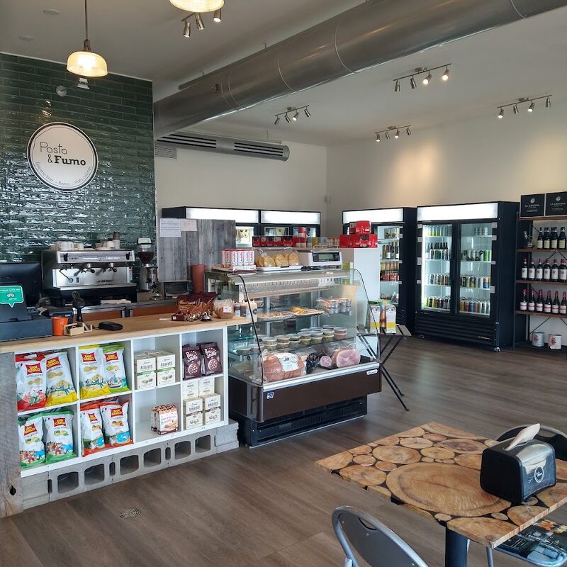 Pasta & Fumo - Wheelchair Accessible Entrance Restaurants in Magog