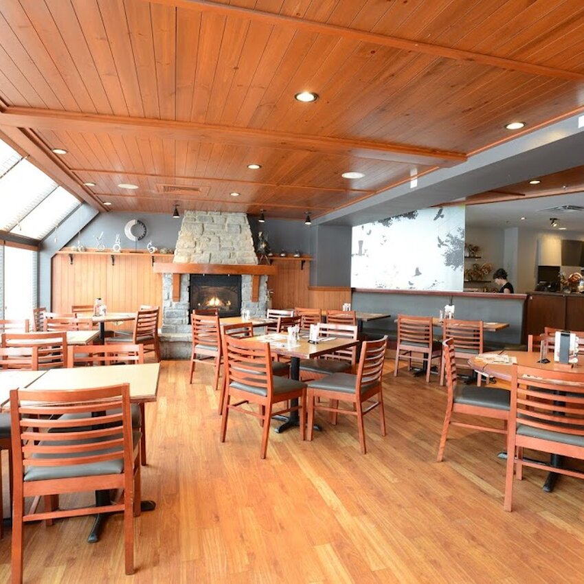 R&ocirc;tisserie St-Hubert Restaurant