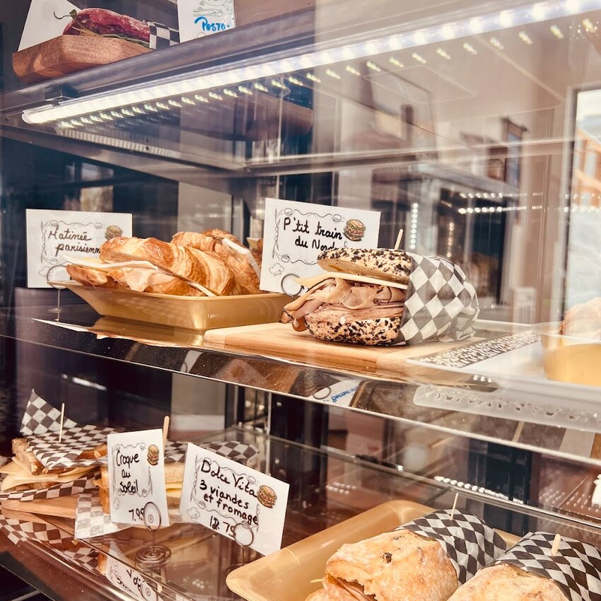 KR&Egrave;MEC&Eacute;BON -  Restaurants Near: J8B2M3