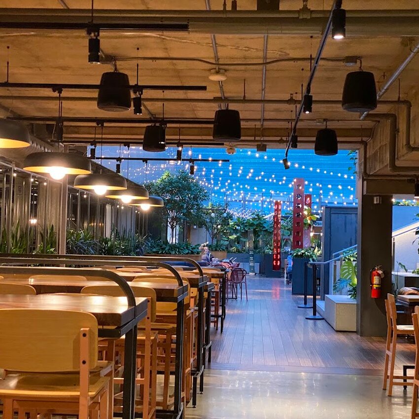 Piazza Sociale Restaurant - Bubble Tea, Pizza Restaurants Near: H3B4E8