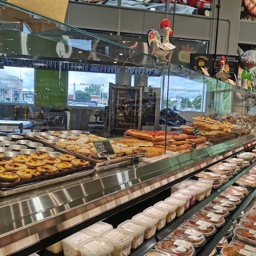 Frango de l'Ouest Grillades Portugaises - Restaurants près de: H8Z1V8