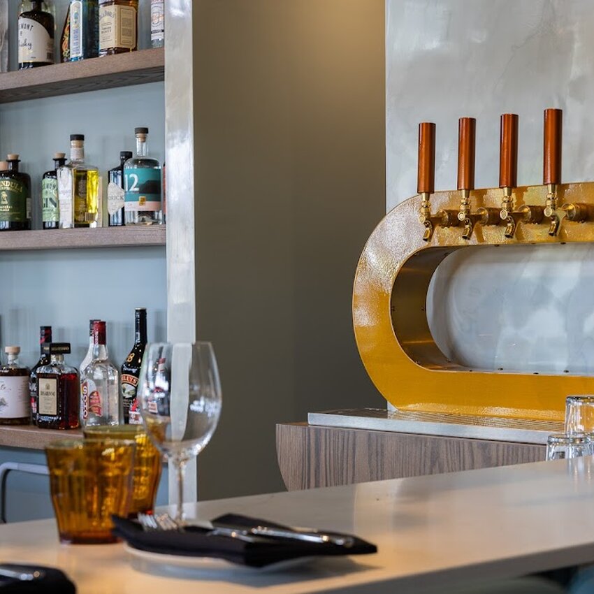 Loiseau d'à Côté - Restaurants près de: J0R1R0