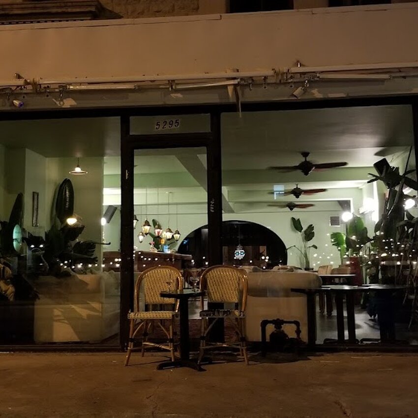 The Emerald - Lounge, Great selection of cocktails Restaurants Near: H2V4E4