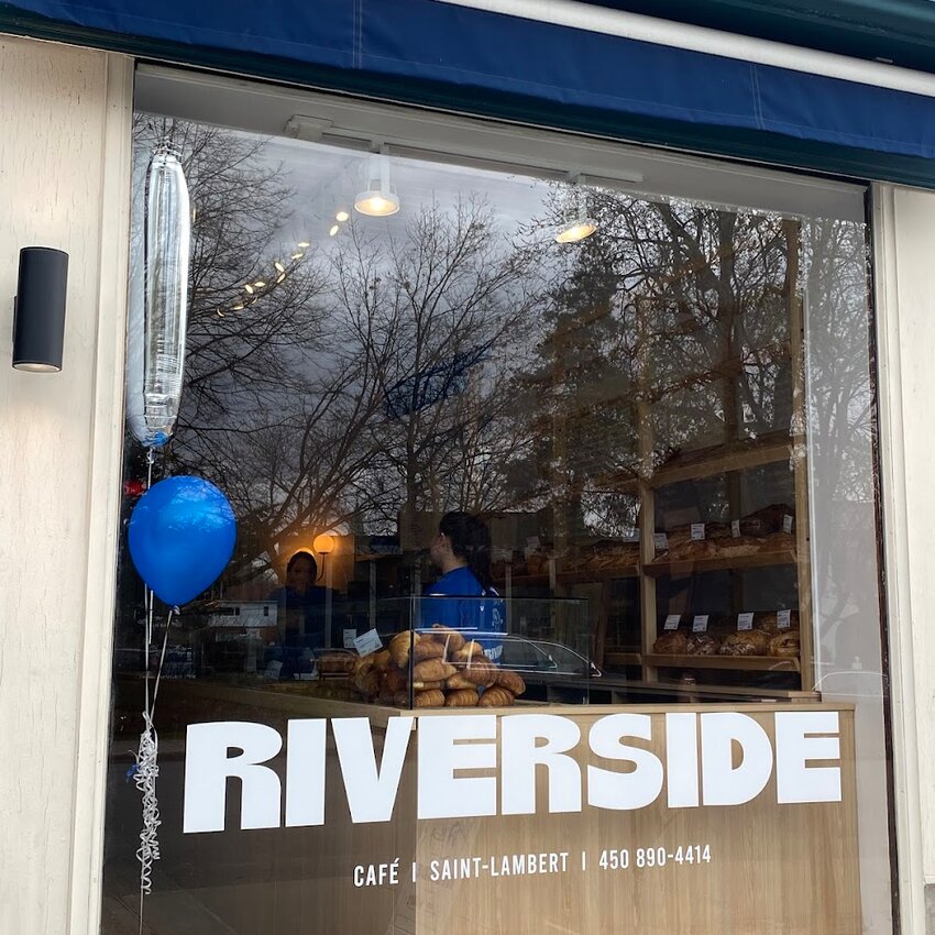 Le Riverside Caf&eacute; - Restaurants pr&egrave;s de: J4V2H3