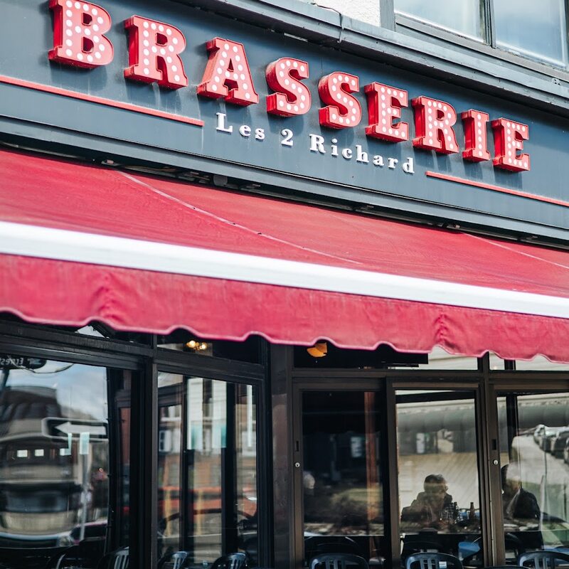 Brasserie Les 2 Richard - Chicken Wings, Poutine Restaurants in Montreal