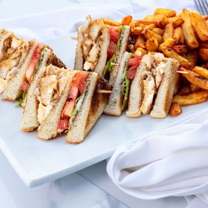 Le Tarbouche - Poutine, Breakfast Restaurants in Granby