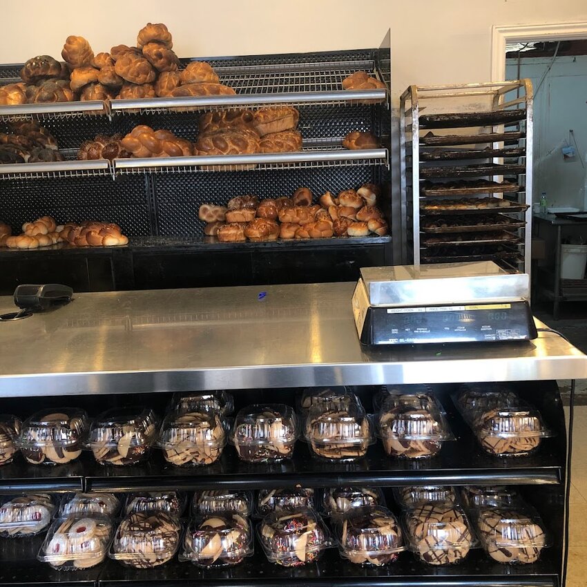 Renfell Kosher Bakery - Restaurants pr&egrave;s de: H3S1J6