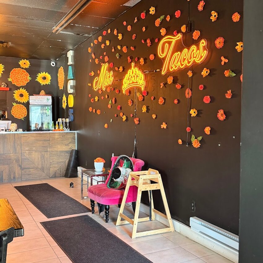 Miss Tacos Birrieria - Restaurants près de: H7M4M2
