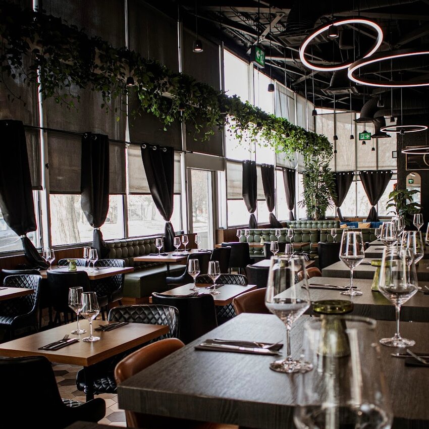 Sevenz Inclusive Lounge - Brunch Restaurants Near: H1V2K6