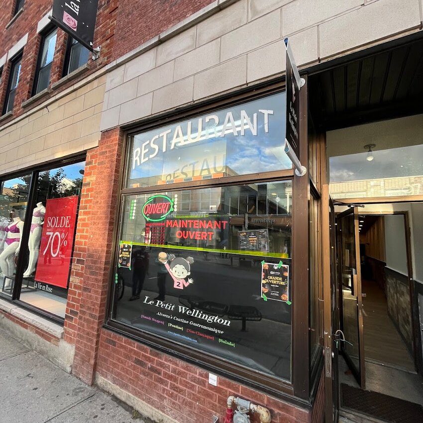 Le Petit Wellington - Montreal Casse-Croute/Snack Bars Open Monday