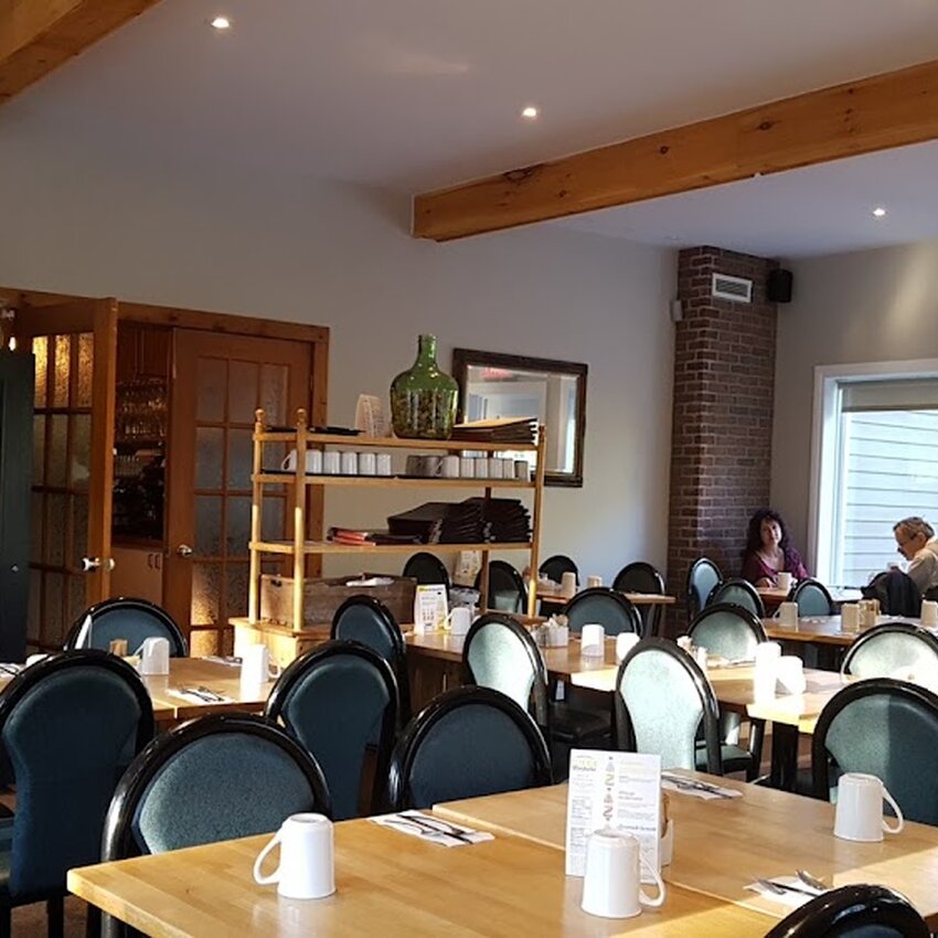 Caf&eacute; Terrasse La Tani&egrave;re -  Restaurants Near: J3H3P1