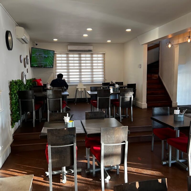 Restaurant Dattes & Olives - Grill, Italian, Pizza, Salads, Pasta Restaurants in Quebec