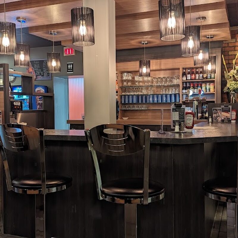 Restaurant Le Rapide - BBQ, Poutine, Breakfast Restaurants in Montreal