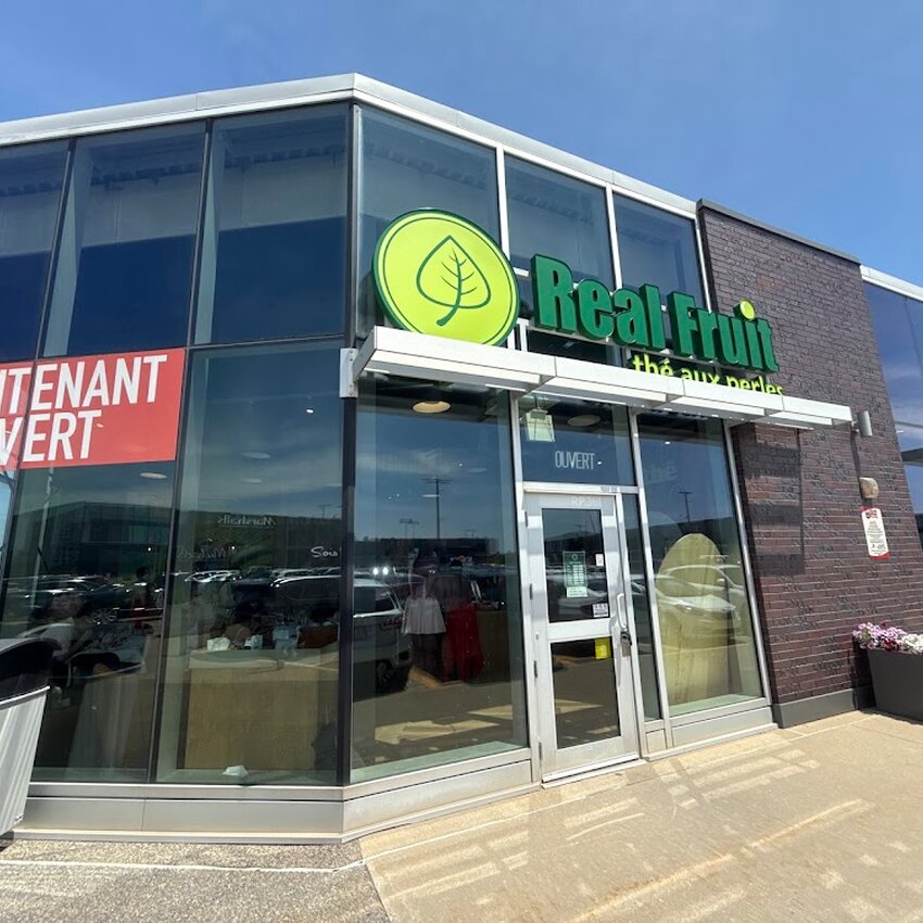 Real Fruit Bubble Tea - Restaurants Bagels, Bubble tea (th&eacute; aux perles) pr&egrave;s de: H2E1C8