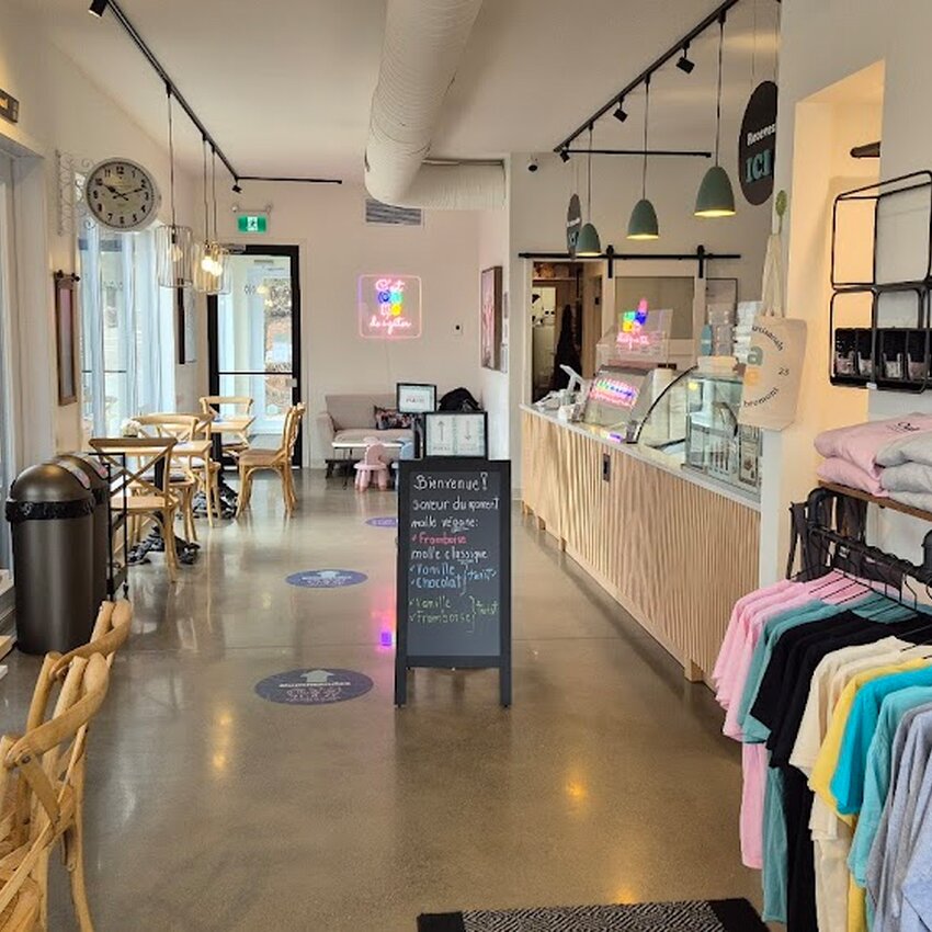 Cr&egrave;merie Oak&eacute; -  Restaurants Near: J2L1C2