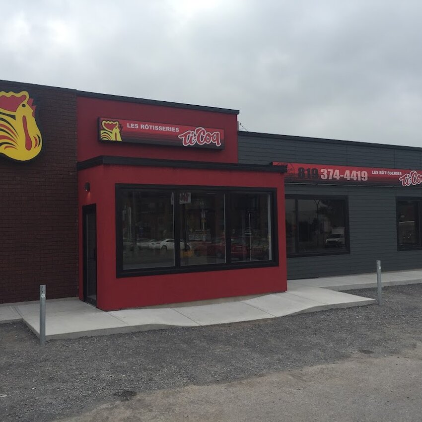 R&ocirc;tisseries Ti-Coq - Poutine, Vegetarian Restaurants in Montreal