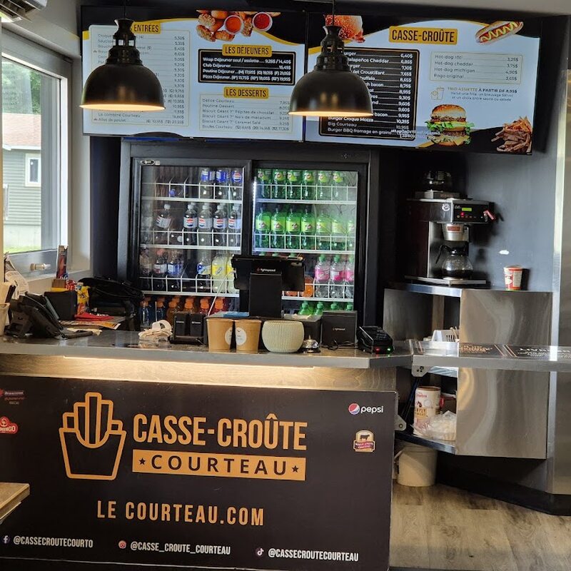 Casse-Croûte Courteau - Poutine, Pastries, Soups Restaurants in Montreal