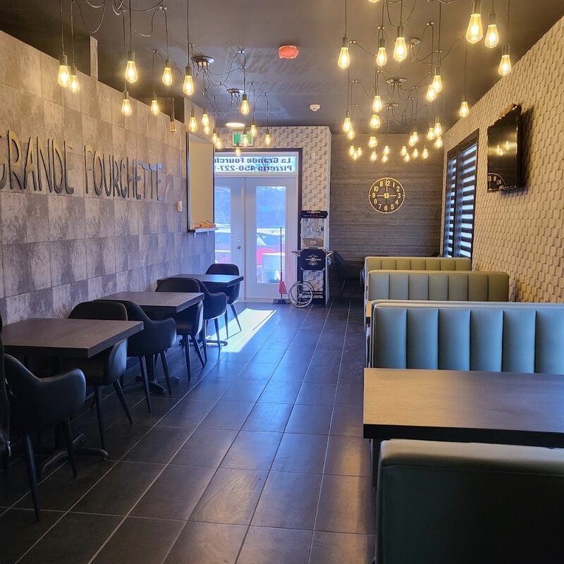 Pizzeria La Grande Fourchette - Steakhouses, Poutine Restaurants in Montreal