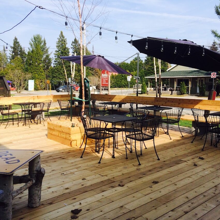 La Ch&egrave;vre Resto-Pub - Restaurants Saint-Adolphe-d'Howard