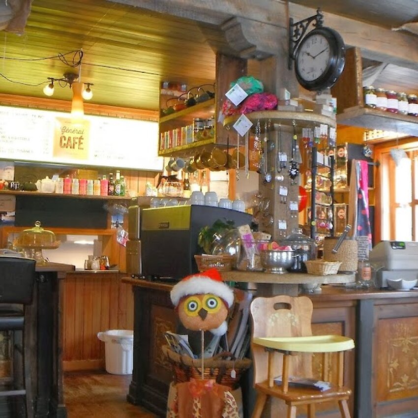 Le Général Café - Restaurants près de: J0T2N0