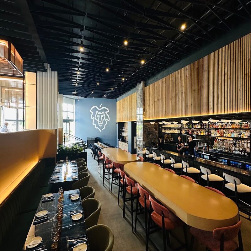 Léo - Restaurants in Mont-Tremblant