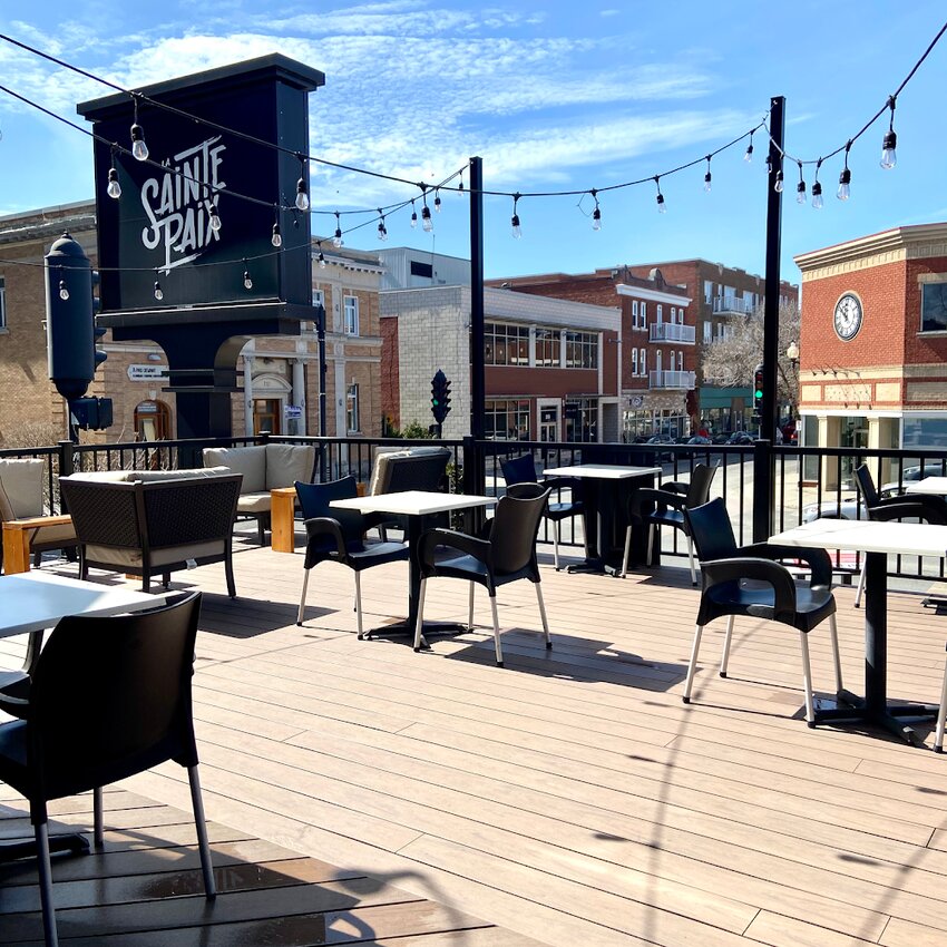 Pub La Sainte Paix - Montreal Bars, Creative, Market cuisine, Buvettes Open Late Restaurants