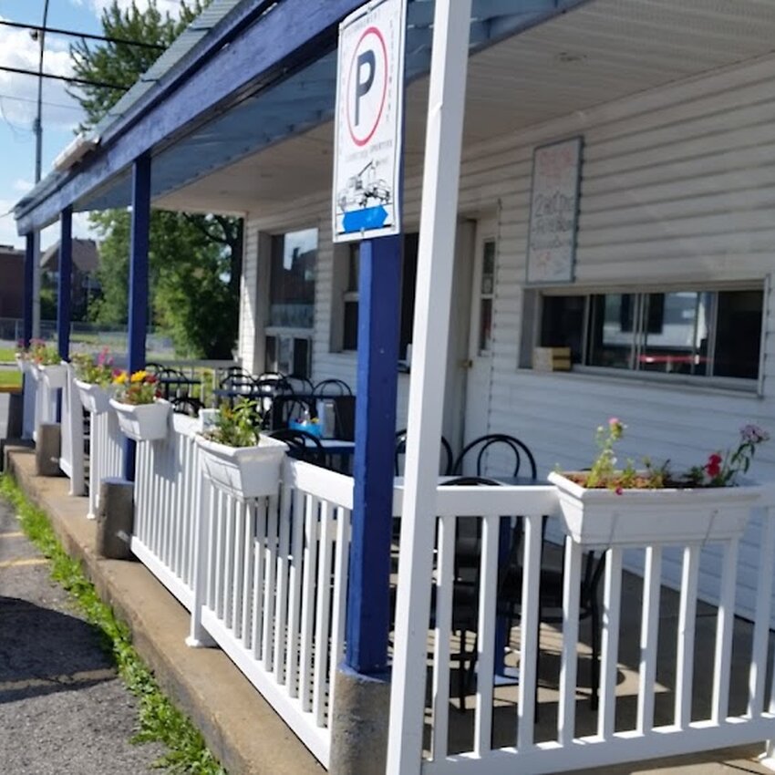 L'Arret Des Sportifs - Poutine in La Prairie