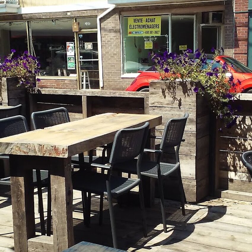 Le Forestier - Pubs, Takeout Available Restaurants in Eastern Townships