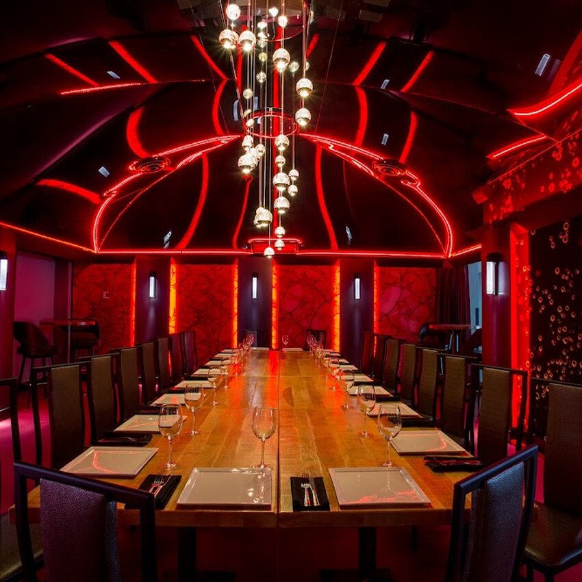 Steakhouse & Bar H&ocirc;tel de la Rive - Restaurants pr&egrave;s de: J3P3K4