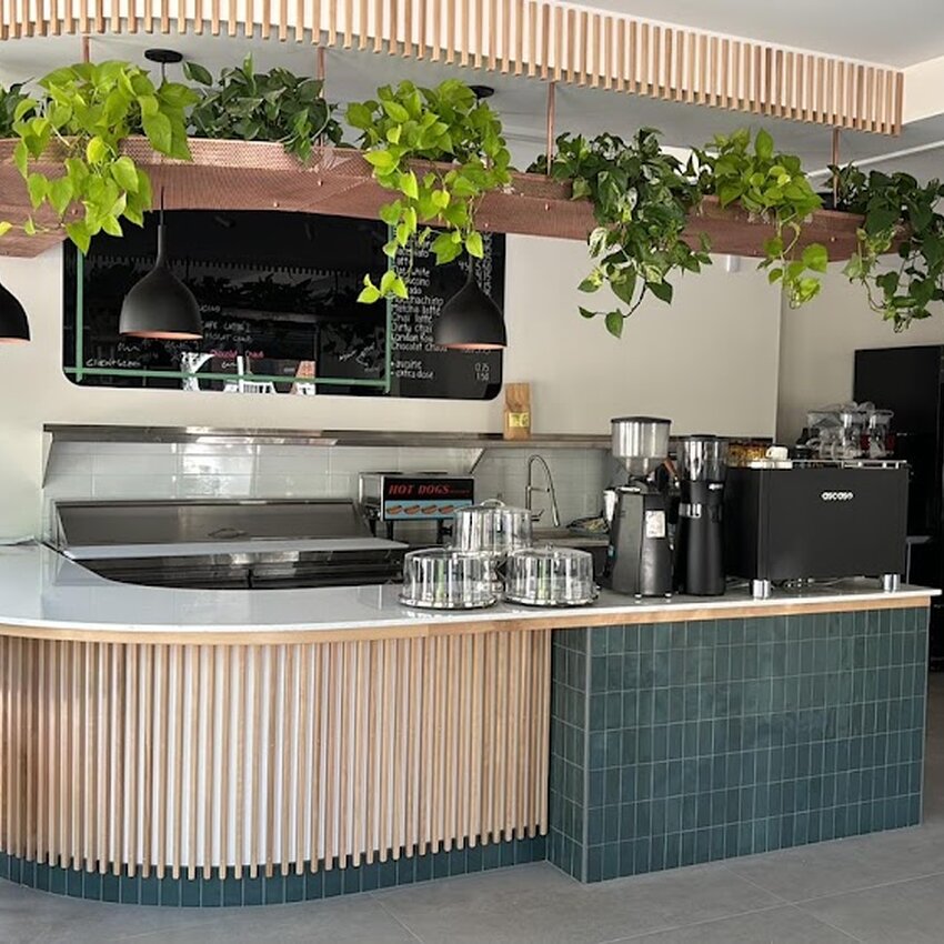 Caf&eacute; Le Rus&eacute; - Restaurants Brunch pr&egrave;s de: H2E1W2