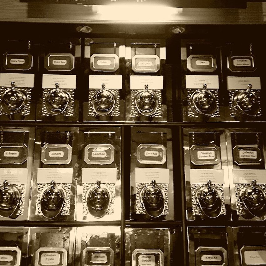 Caf&eacute; Monde Inc - Breakfast, Caf&eacute;s Restaurants Near: J7K3B5