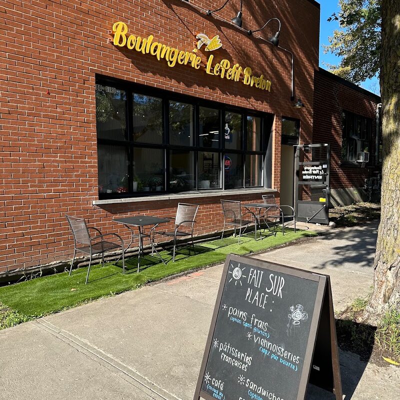 Boulangerie Le Petit Breton - Restaurants Français, Raclettes de Montréal