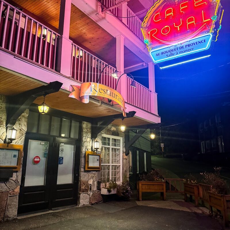 Café Royal - Grill, Italian, Pizza, Salads, Pasta Restaurants in Quebec