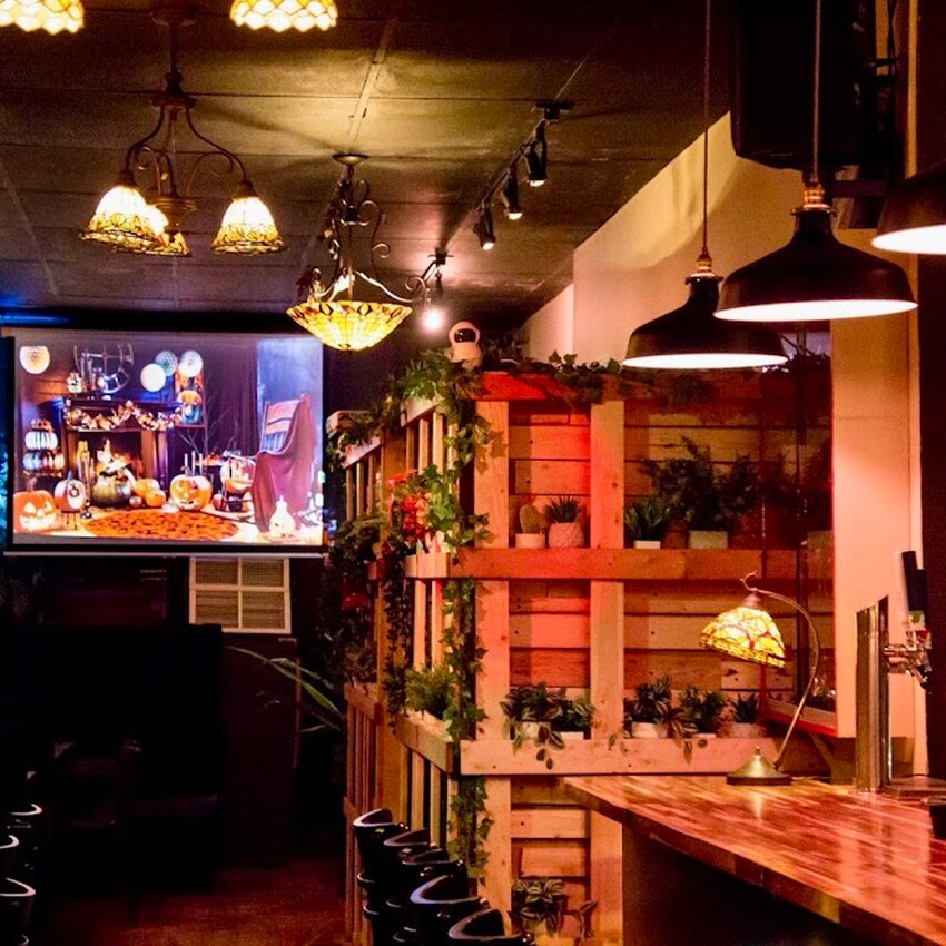 URBANISTA BAR - Restaurants Pizza, Th&eacute; pr&egrave;s de: H2V4E7