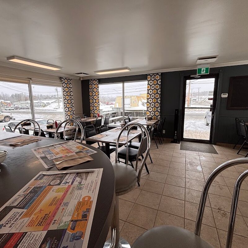 Restaurant Le Coq Du Nord - Poutine, Ice Cream Restaurants in Montreal