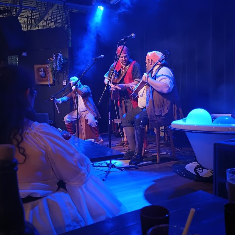 Cabaret de Curiosit&eacute;s - Restaurants in Montreal