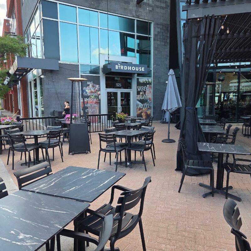 Birdhouse Wingerie & Bar - Poutine, Pasta Restaurants in Laval